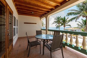 Deluxe Suite, Kitchenette, Pool View | Terrace/patio