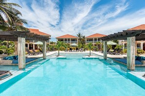 4 outdoor pools, free cabanas, pool umbrellas - Vita (San Pedro)
