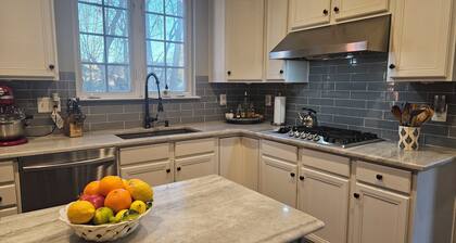 Spacious luxury 4-bedroom house in amazing Manassas