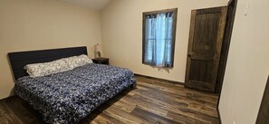 6 slaapkamers, een strijkplank/strijkijzer, internet, beddengoed