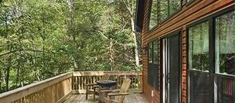 BEAUTY AND PRIVACY LIKE NO OTHER! WALK TO LAKE. CLOSE TO EVERYTHING POCONOS!