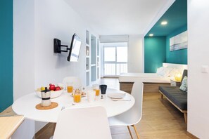 熨斗/熨衫板、Wi-Fi、床單