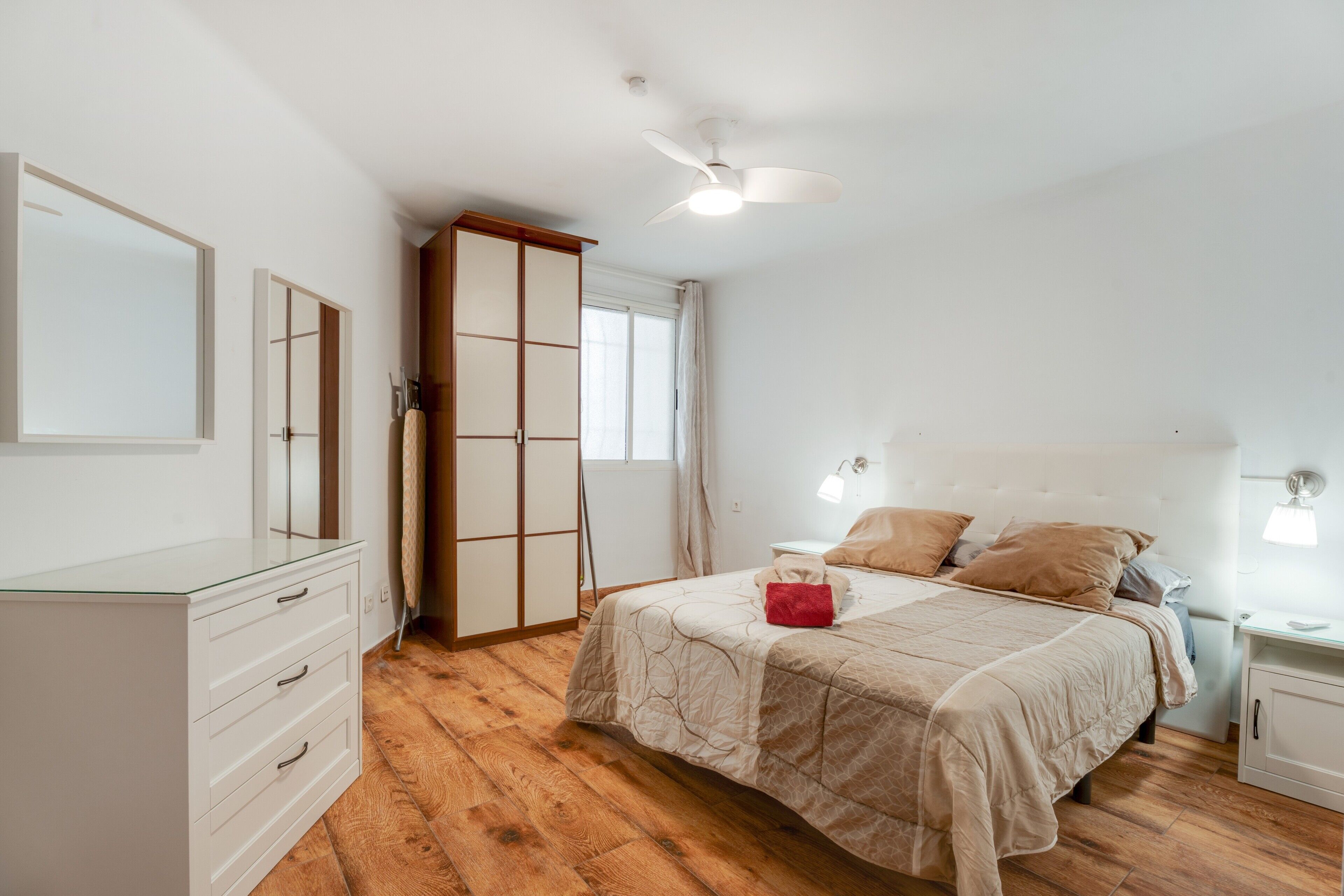 Iron/ironing board, WiFi, bed sheets