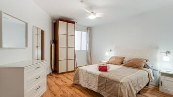 Iron/ironing board, WiFi, bed sheets