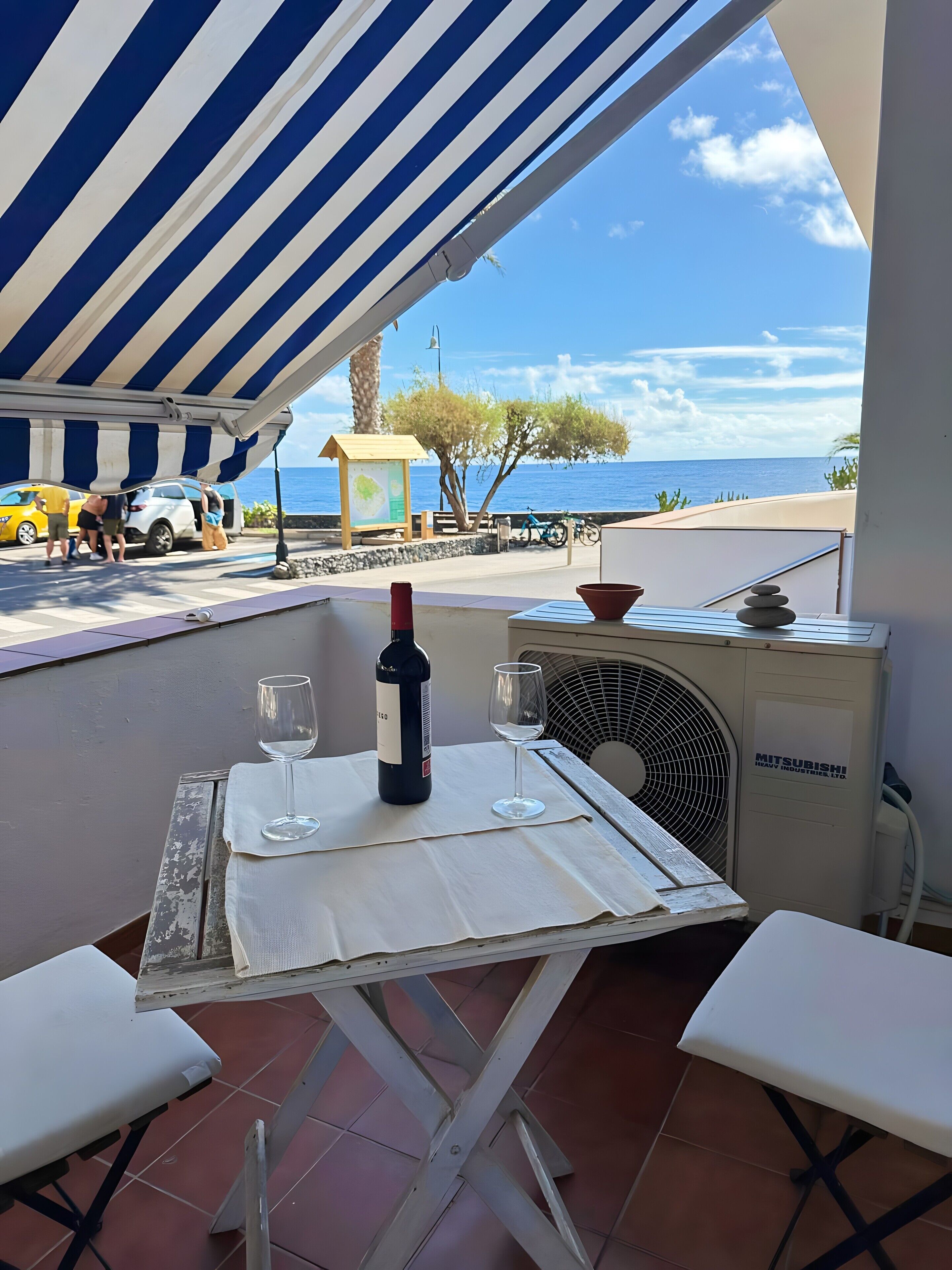 屋外ダイニングエリア