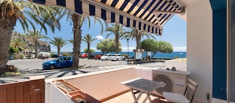 La Casita de Santiago – Coastal Charm with Terrace and Sea Views