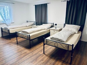 واي فاي مجانًا وملاءات أسرّة