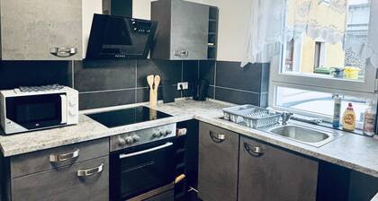 Einzelzimmer 2 "Work" - Suhitha´s Gästehaus Villingen-Schwenningen