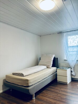 واي فاي مجانًا وملاءات أسرّة