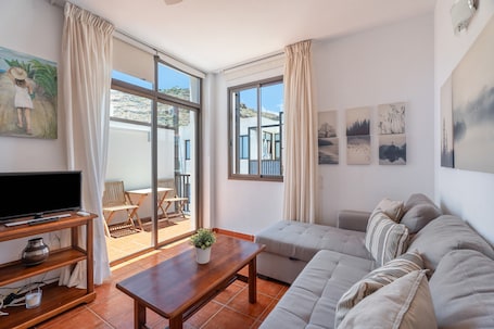 TV. Casa Perla – Terrazza e Piscina nel Cuore di Playa de Santiago