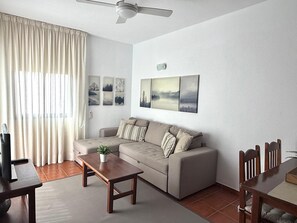 TV - Casa Perla – Terrace & Pool in the Heart of Playa de Santiago (Playa de Santiago)