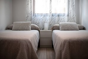 2 makuuhuonetta, silitysrauta/-lauta, Wi-Fi, vuodevaatteet