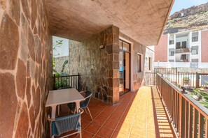 Outdoor dining - Casa Carolina 2 – Cozy Home Steps from the Sea in Playa de Santiago (Playa de Santiago)