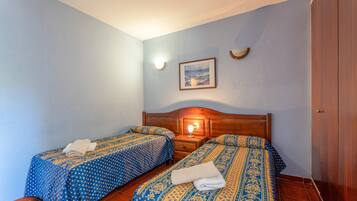 1 bedroom, iron/ironing board, bed sheets
