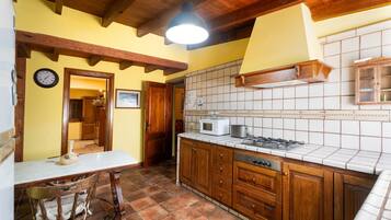 Fridge, microwave, coffee/tea maker, electric kettle