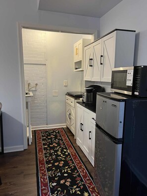 Een magnetron, een kookplaat