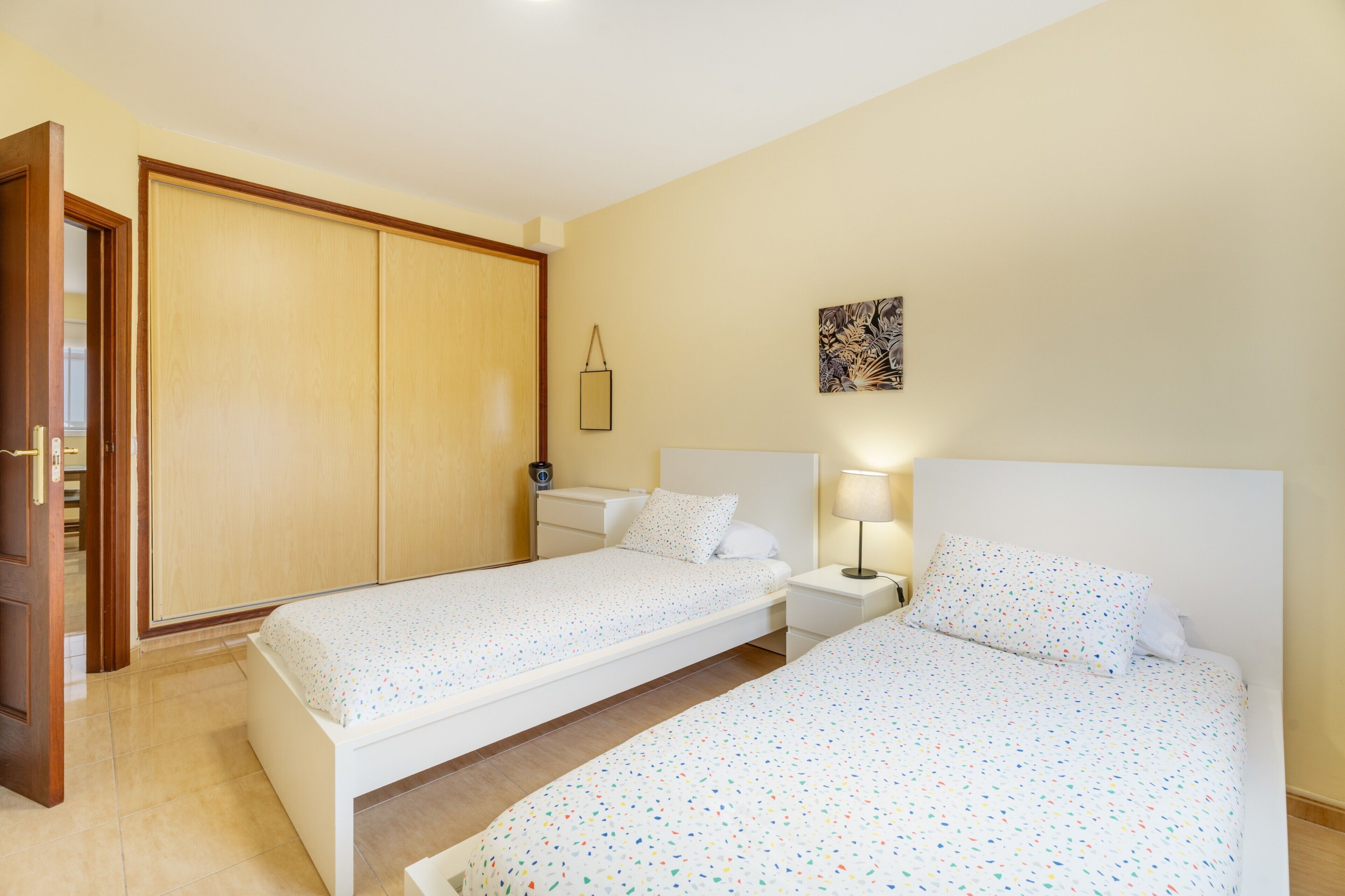 2 dormitorios, tabla de planchar con plancha, wifi y ropa de cama