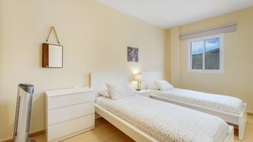 2 makuuhuonetta, silitysrauta/-lauta, Wi-Fi, vuodevaatteet