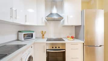 Køleskab, mikrobølgeovn, ovn, kogeplade