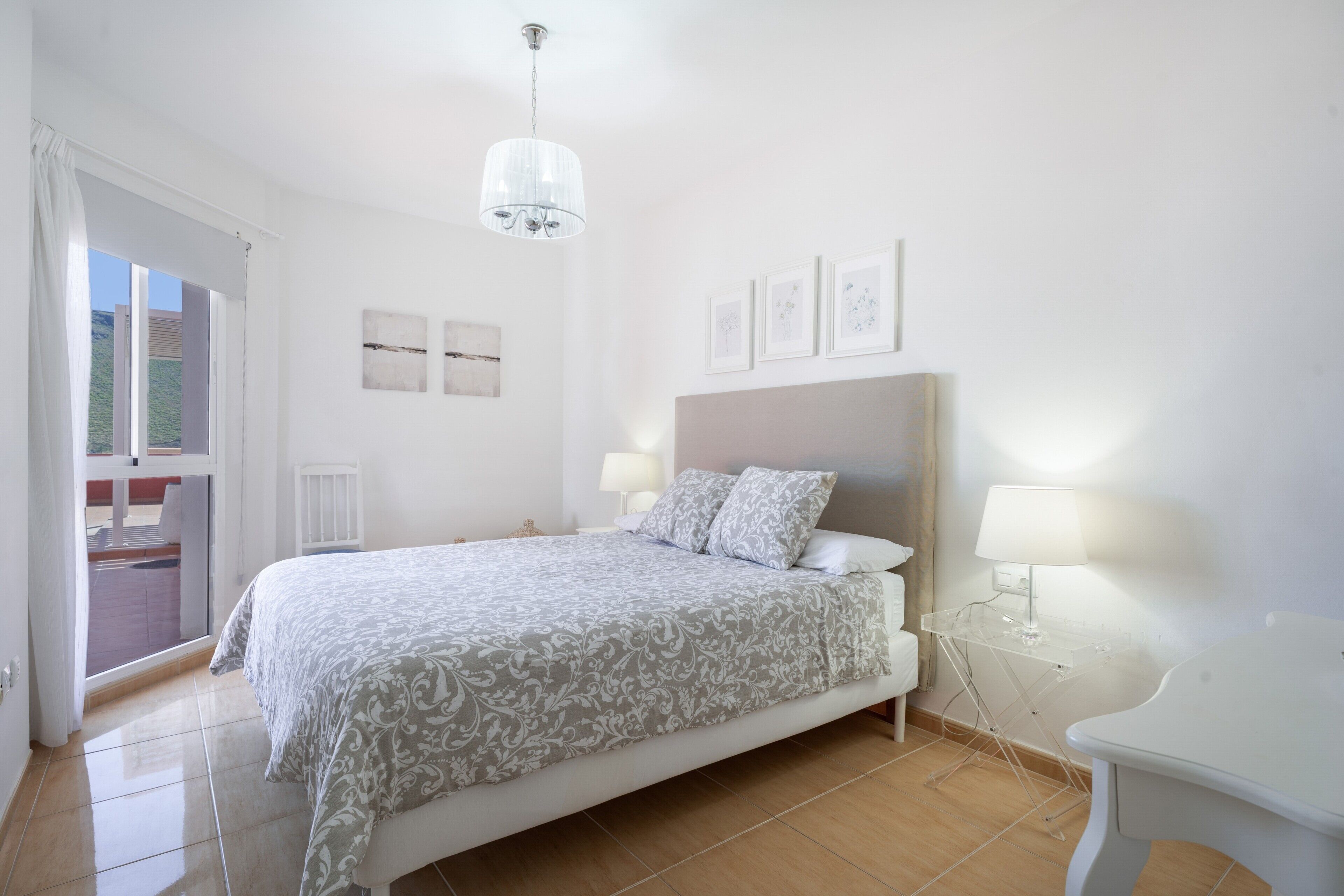 2 dormitorios, tabla de planchar con plancha, wifi y ropa de cama