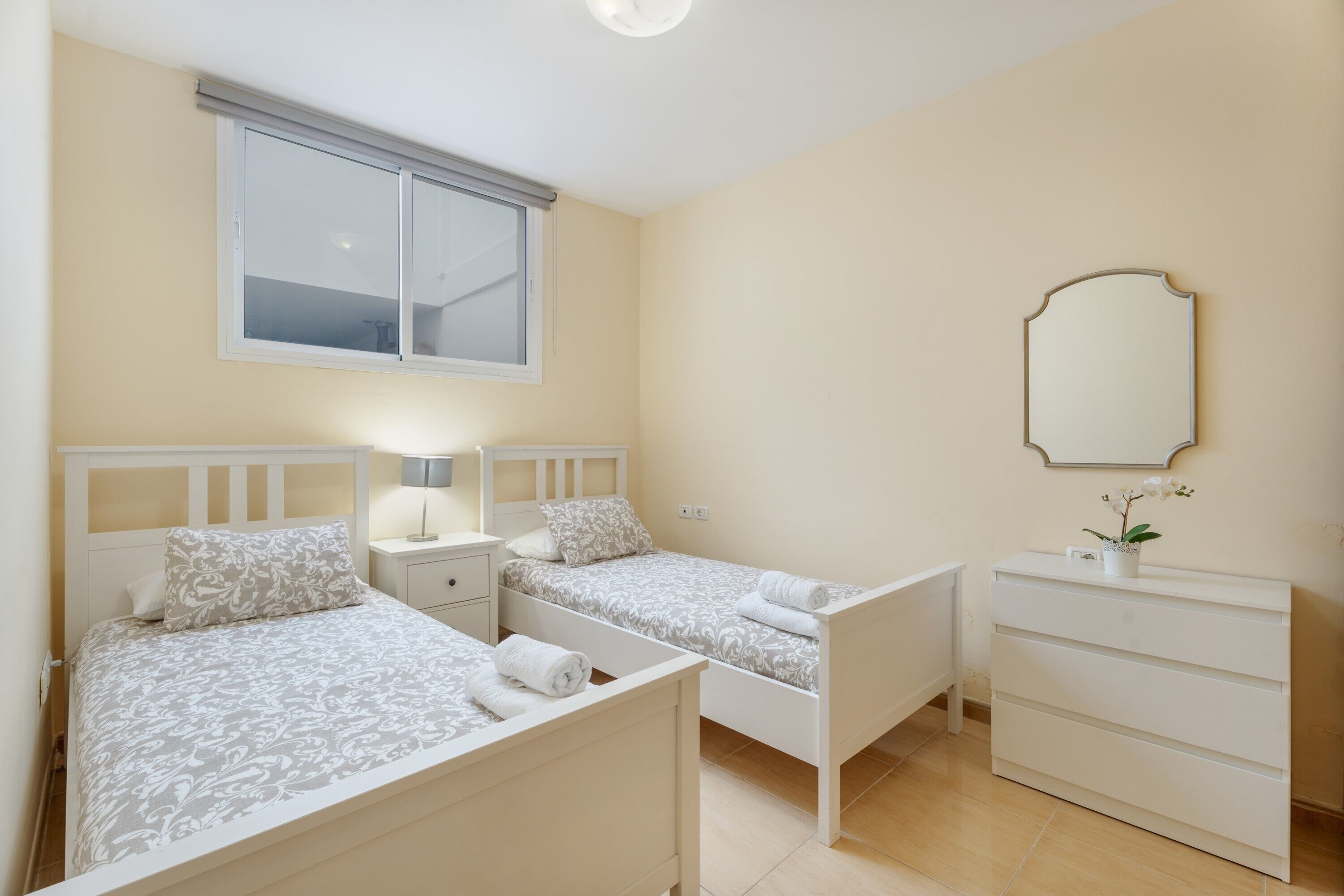 Bügeleisen/Bügelbrett, WLAN, Bettwäsche