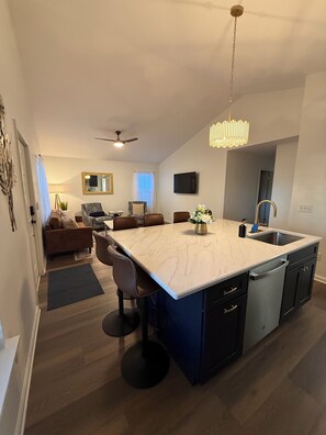 Interior - 3-bedroom house with privacy in downtown Wilmington- walkable to retail/food (Wilmington)