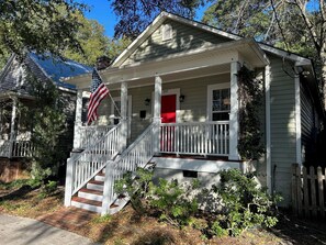 Exterior - 3-bedroom house with privacy in downtown Wilmington- walkable to retail/food (Wilmington)