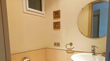 Ducha, secador de pelo, toallas