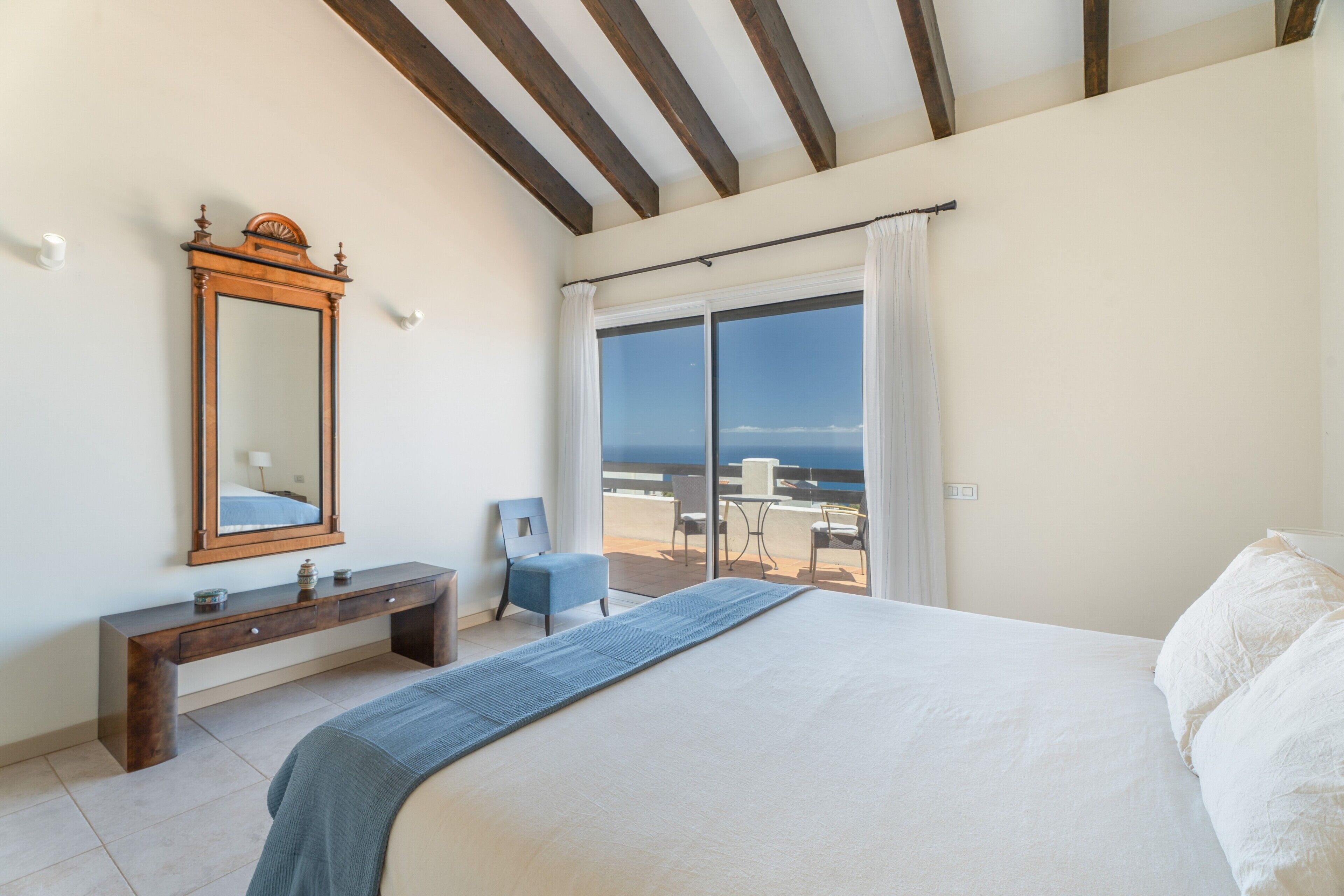 3 dormitorios, tabla de planchar con plancha, wifi y ropa de cama