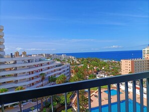 Property grounds - Casa Marazul – Ocean Views and Pool in the Heart of Playa de Las Américas (Playa Fañabe)