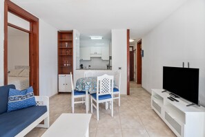 Interior - Suite Villa Rucaba – Garden and Pool in Central Playa de Las Américas (Playa de las Americas)