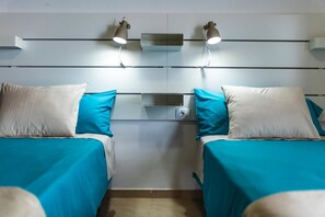 Planxa i posts de planxar, wifi i roba de llit 