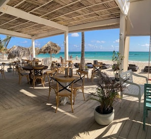 Outdoor dining - Private Beach | Terrace and Pool • Fast WiFi (Punta Cana)