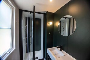 Bathroom - Apartment (SERVIES)