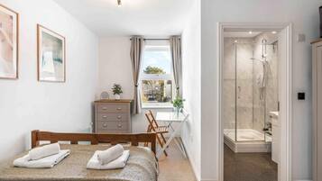 Iron/ironing board, internet, bed sheets