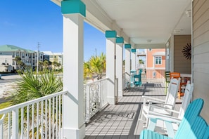 Property grounds - 🏖️Nirvana in Navarre | Stunning 3BR Home w/ Private Pool + Walk to Beach🏖️ (Navarre)
