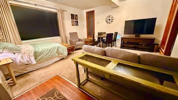 2 Schlafzimmer, Schreibtisch, Reisekinderbett, WLAN