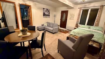 2 Schlafzimmer, Schreibtisch, Reisekinderbett, WLAN