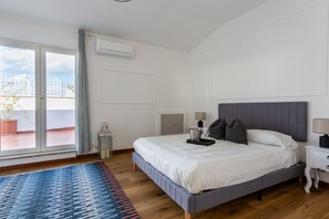 Iron/ironing board, free WiFi, bed sheets - Saint Peter's Luxury Terrace Suites (Roma)