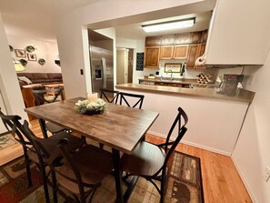 Dining - Nordic Retreat with private Finnish Sauna (Anchorage)