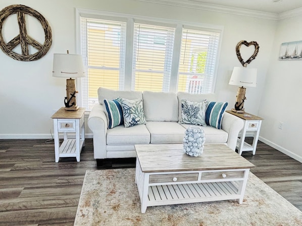 Smart TV - Jensen Jewel:
Clean, new, one bedroom in the beautiful Ocean View community (Jensen Beach)
