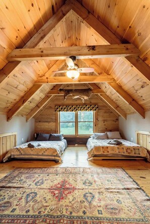 Skrivbord, strykjärn/strykbräda, resesäng och wi-fi