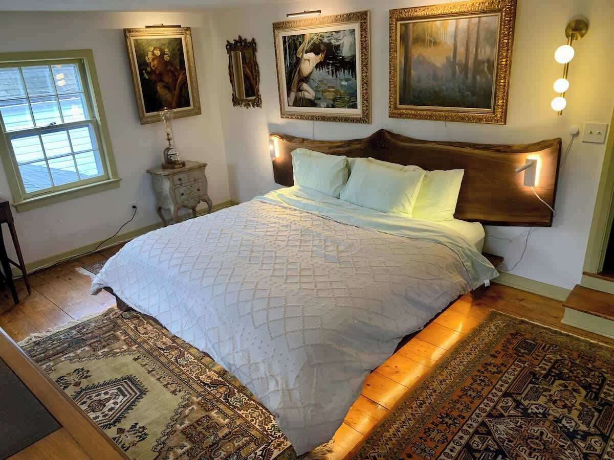 Desk, iron/ironing board, travel crib, WiFi