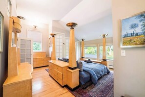 Room - Private Luxurious Canal Estate (Princeton)
