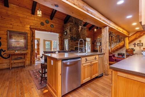 Family Retreat Wood Cabin on 20 acres w/ Hot Tub, Stargazing, Telescope, & Games