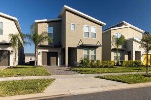 Exterior - Welcome to your dream vacation home just minutes from Disney! (Davenport)