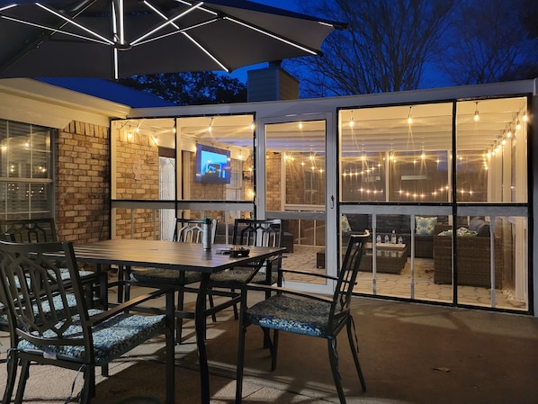 Outdoor dining - Gulf Park Paradise (Ocean Springs)