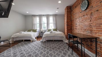 4 bedrooms, iron/ironing board, WiFi, bed sheets