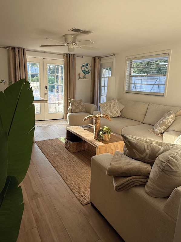 Smart TV - Cozy cottage close to beach, nature and culture (Nokomis)