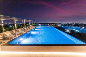Outdoor pool - Modern Studio Apartment at Lennox (Accra)